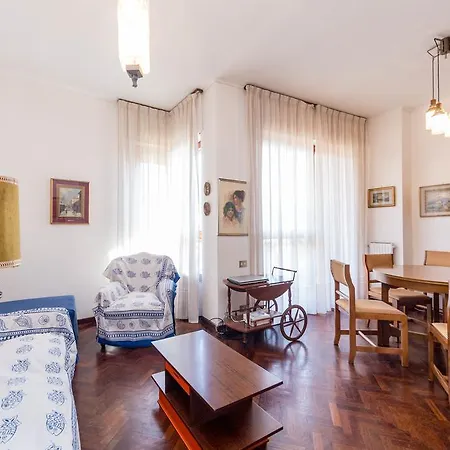 Monterosso Sea View Апартаменты *